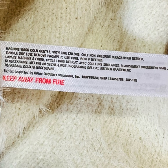 Anthropologie Akemi + Kin Falling Snow Poncho Sweater - Picture 4 of 8